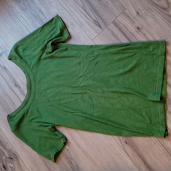 Mossimo Modern Fit Tshirt Size Medium - Picture 2 of 5